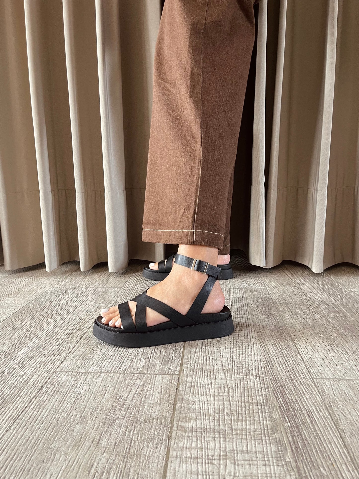 PLATAFORMA NILO 4.5CMS NEGRO