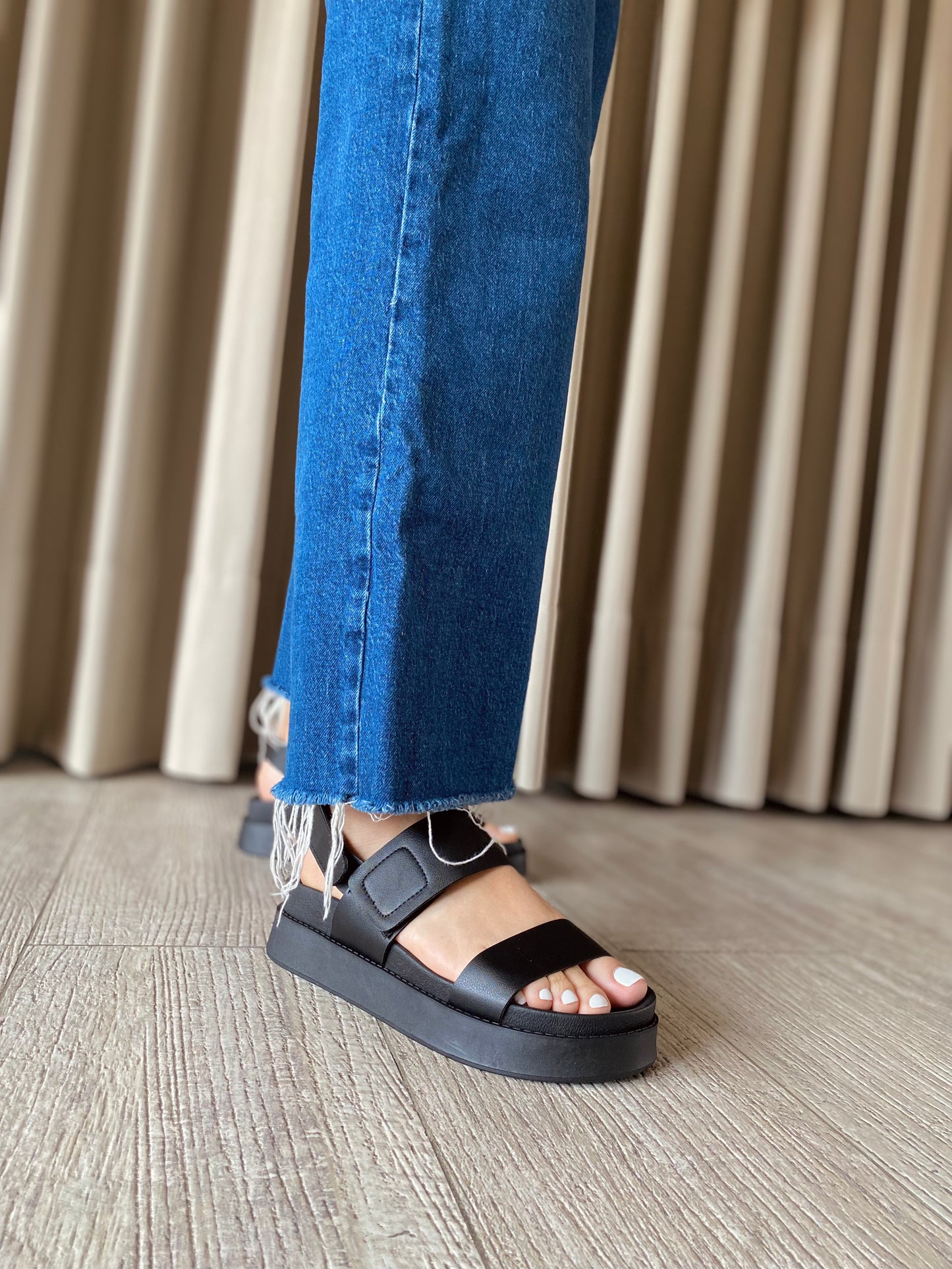 PLATAFORMA YIBUTI VELCRO NEGRO