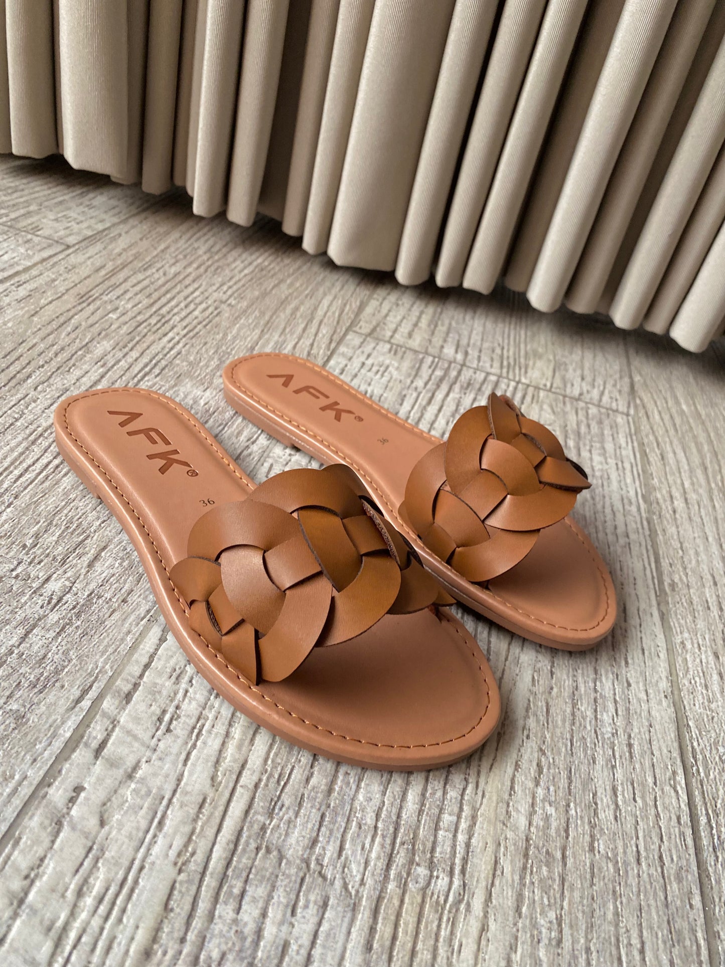 PLANA VICTORIA CAMEL