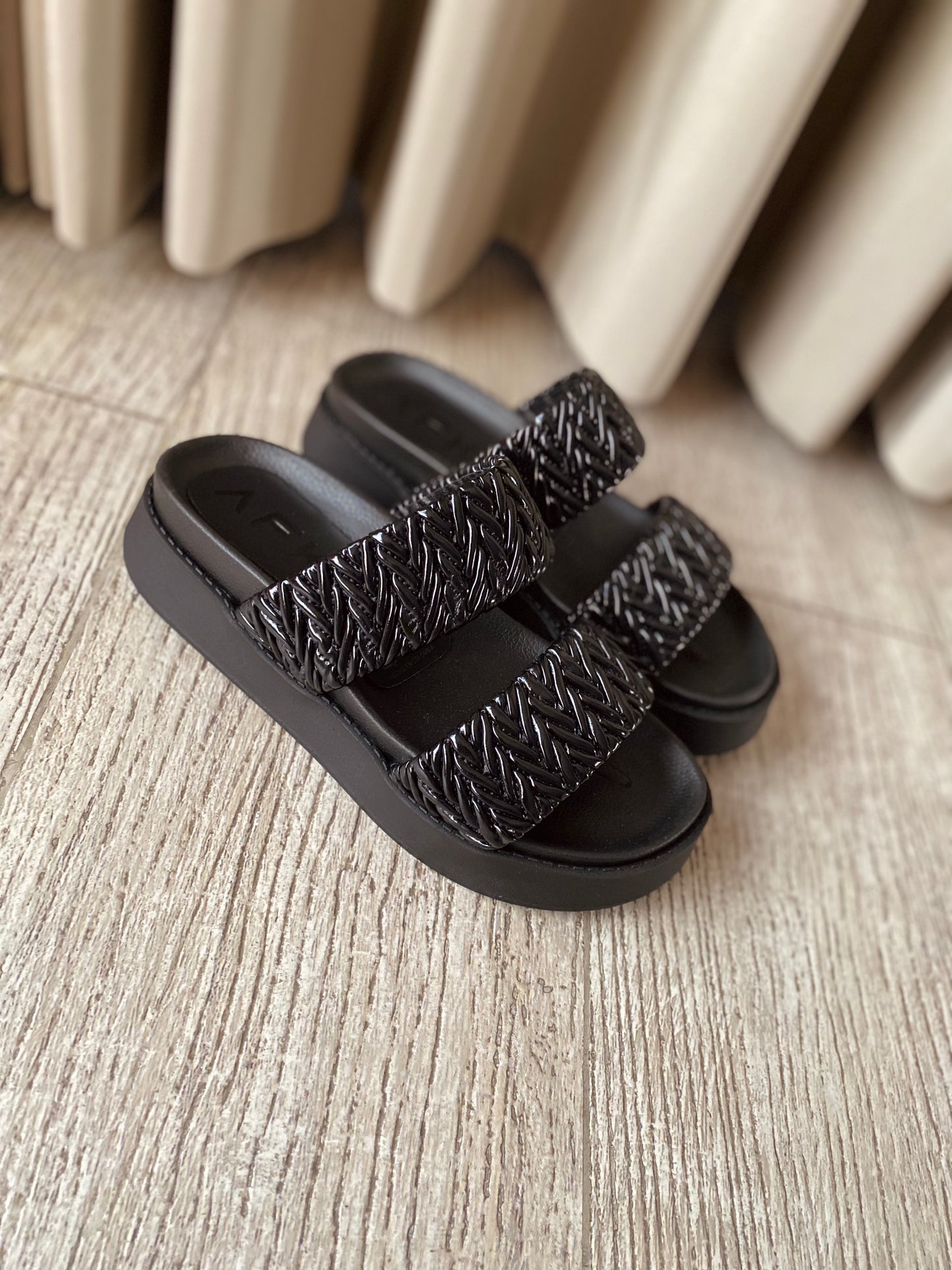 PLATAFORMA K23 NEGRO