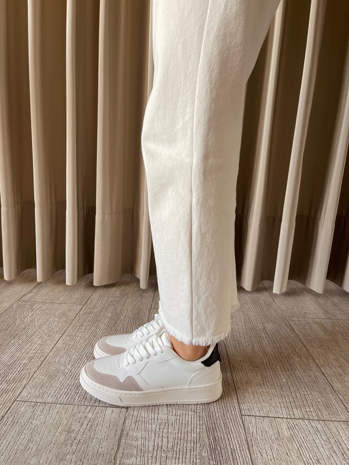 TENIS AU2512 MARFIL X TIERRA X NEGRO