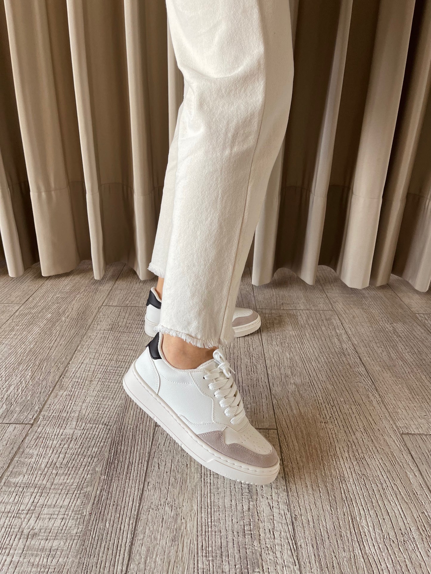TENIS AU2512 MARFIL X TIERRA X NEGRO