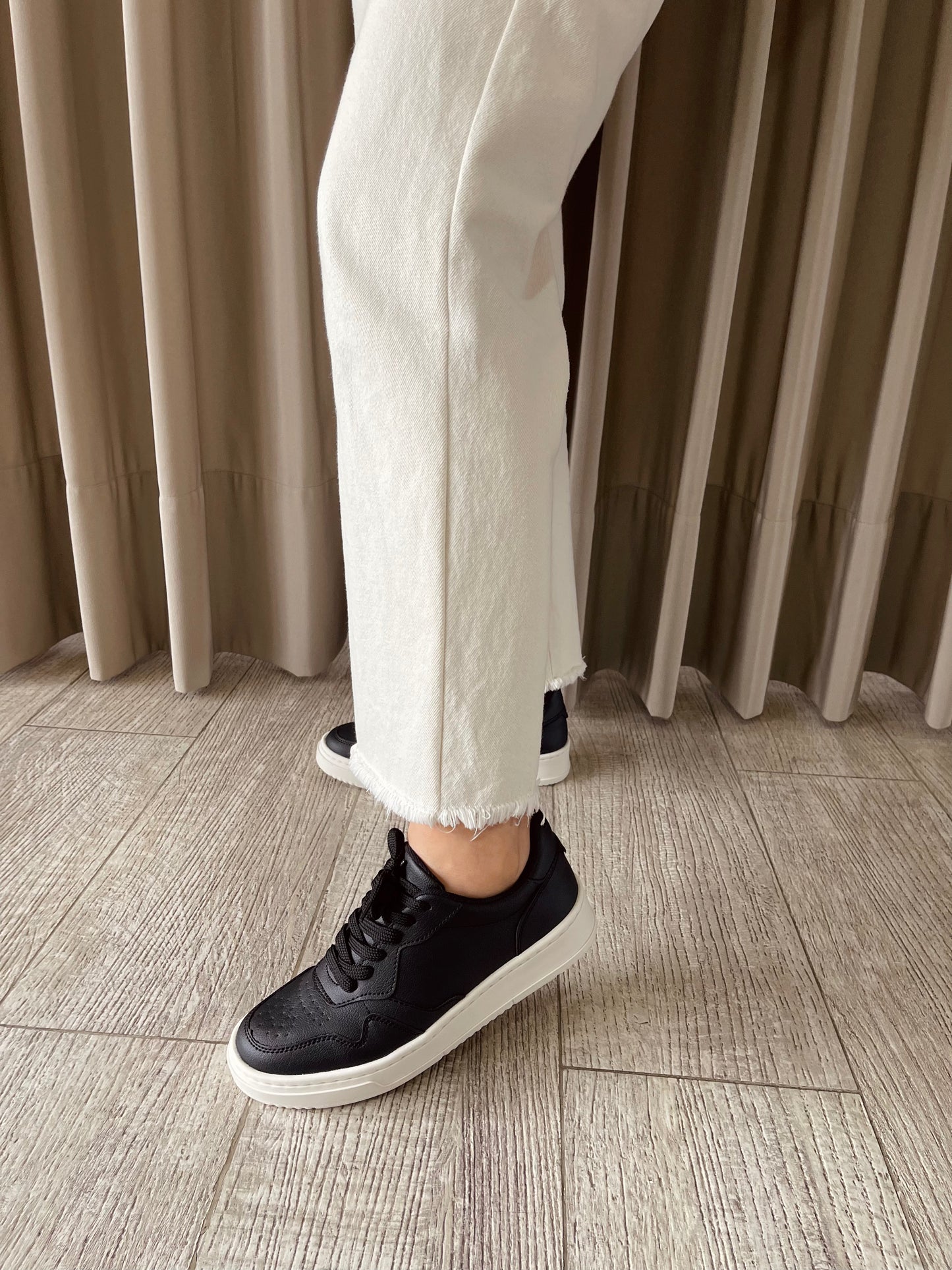 TENIS AU2512 NEGRO