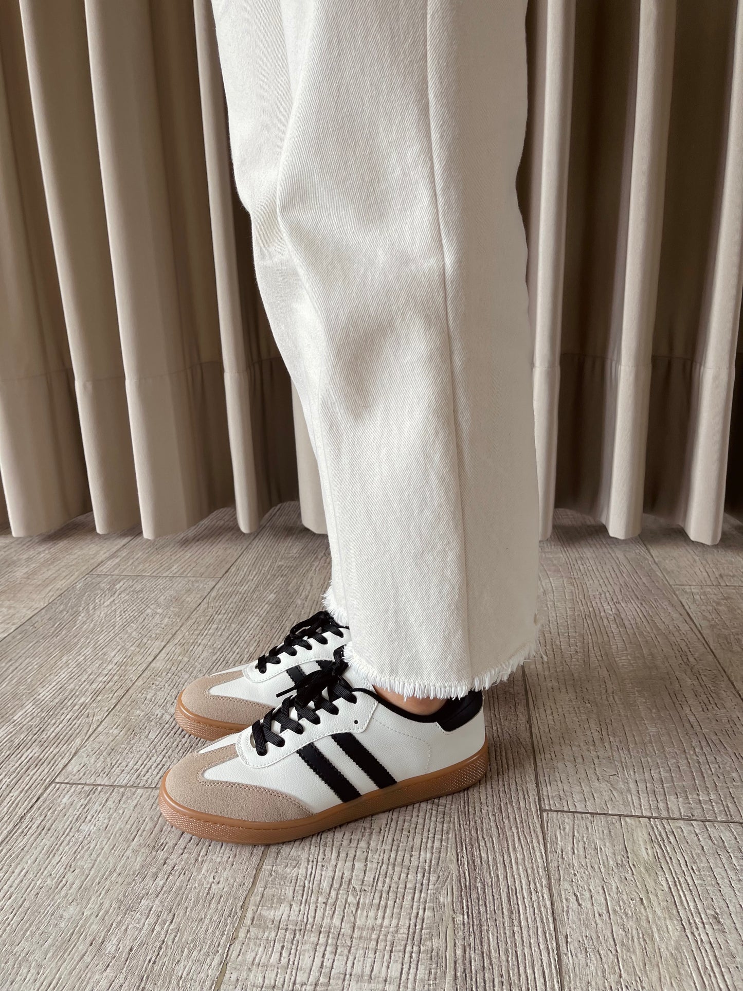 TENIS S2511 CL MARFIL X NEGRO X COCOA (cordones negros)