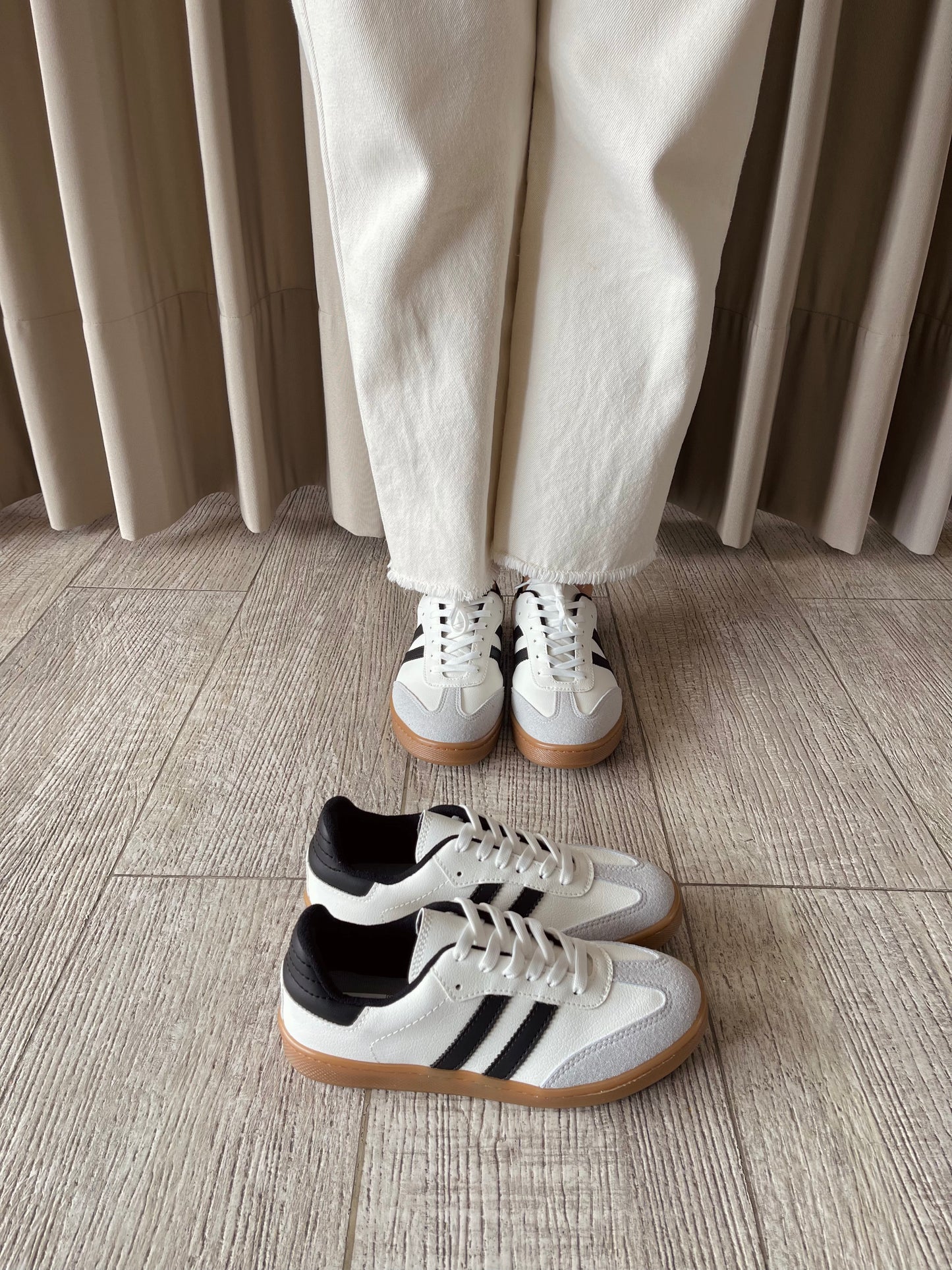 TENIS S2511 CL MARFIL X NEGRO X GRIS (cordones blancos)