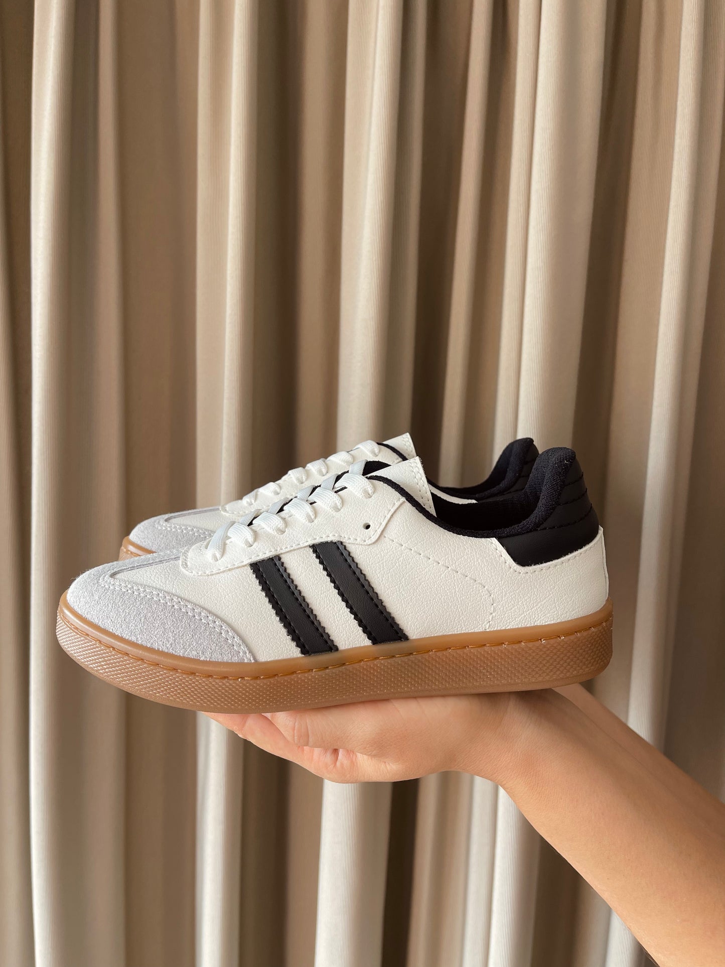 TENIS S2511 CL MARFIL X NEGRO X GRIS (cordones blancos)