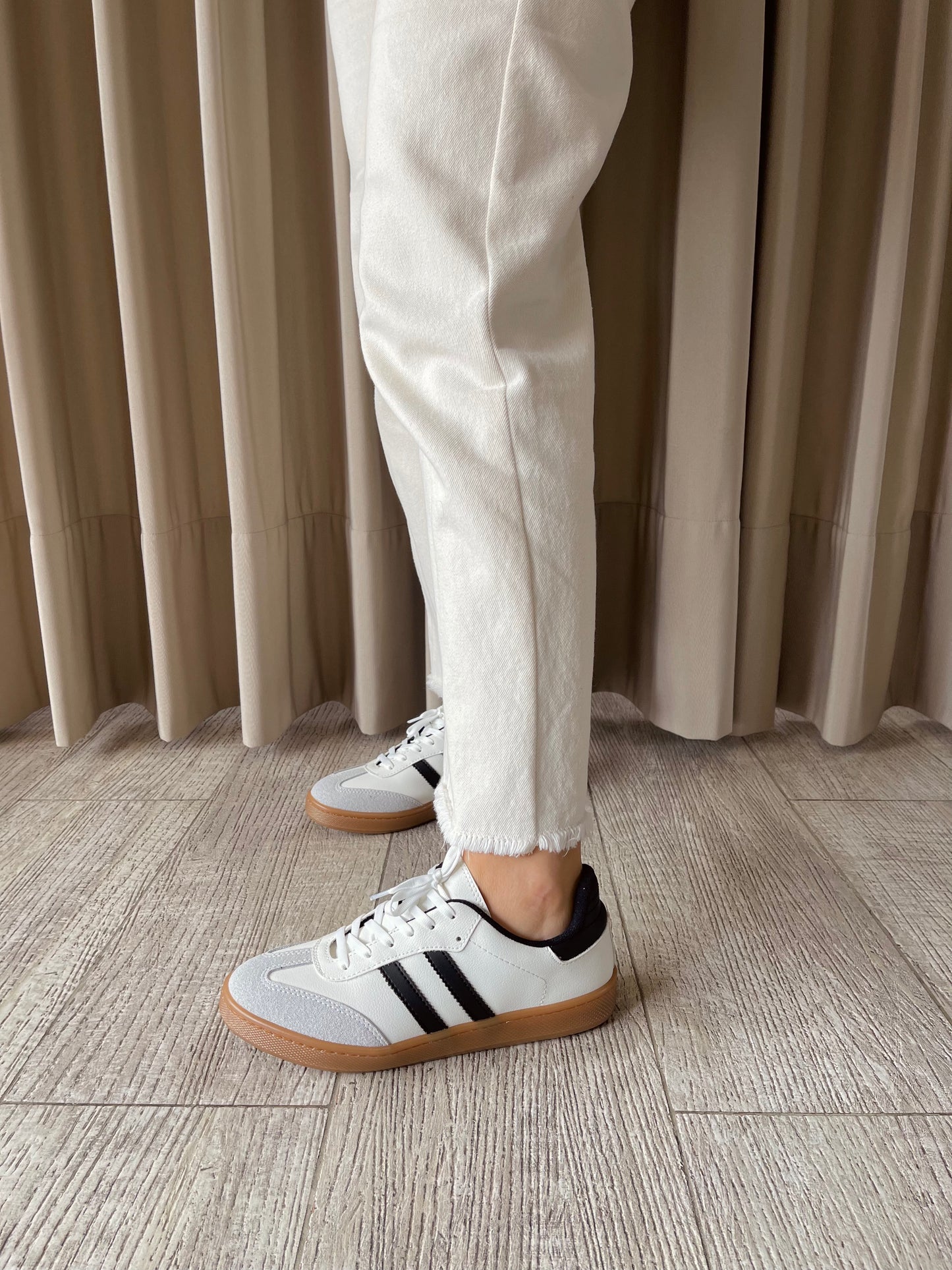 TENIS S2511 CL MARFIL X NEGRO X GRIS (cordones blancos)