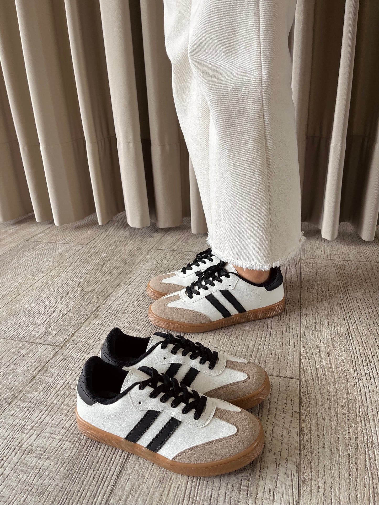 TENIS S2511 CL MARFIL X NEGRO X COCOA (cordones negros)