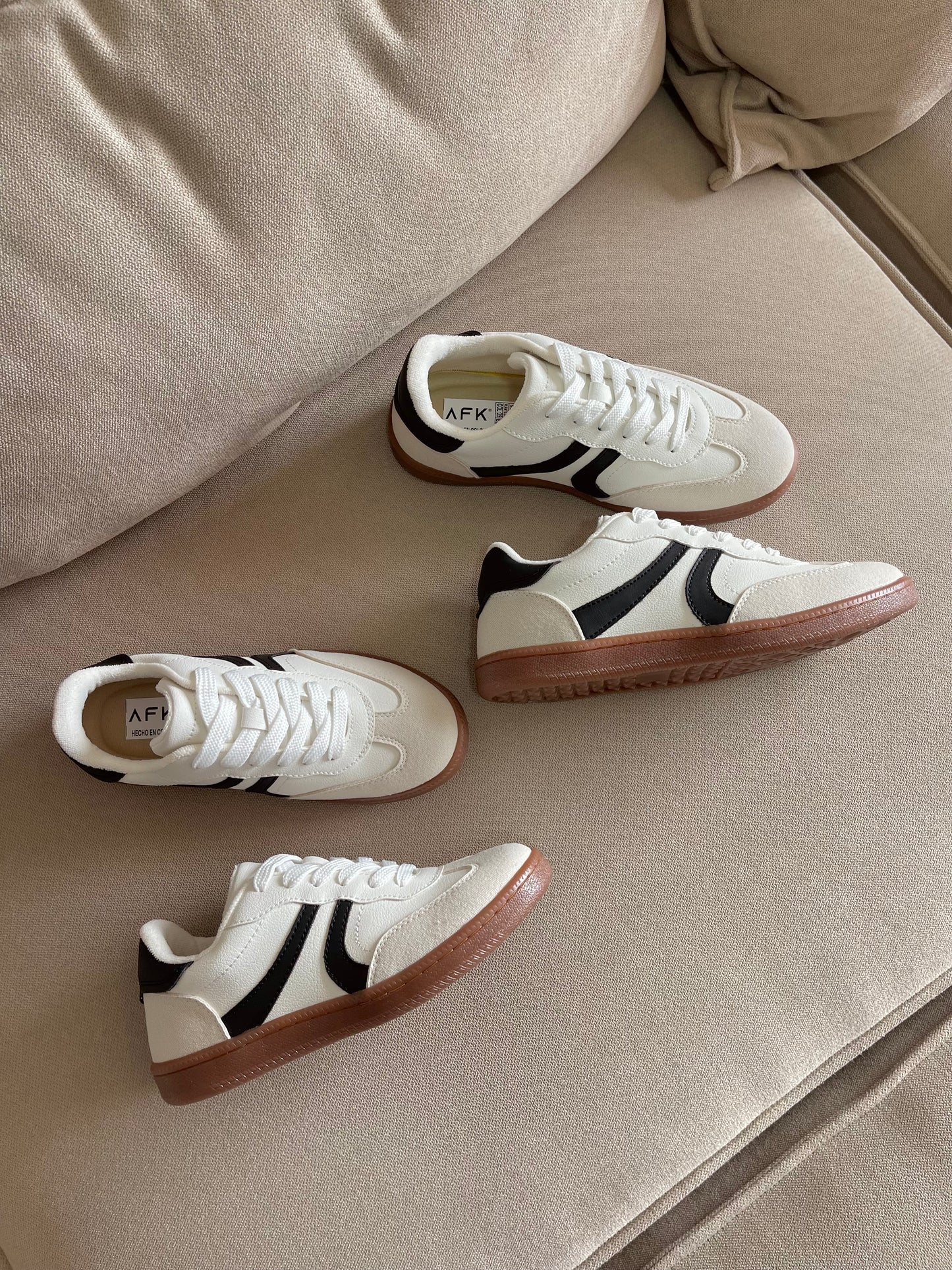 TENIS BALI MARFIL x NEGRO 2CM - ✩‧₊˚plantilla memory confort 🧽