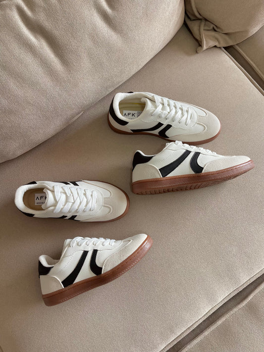 TENIS BALI MARFIL x NEGRO 2CM - ✩‧₊˚plantilla memory confort 🧽