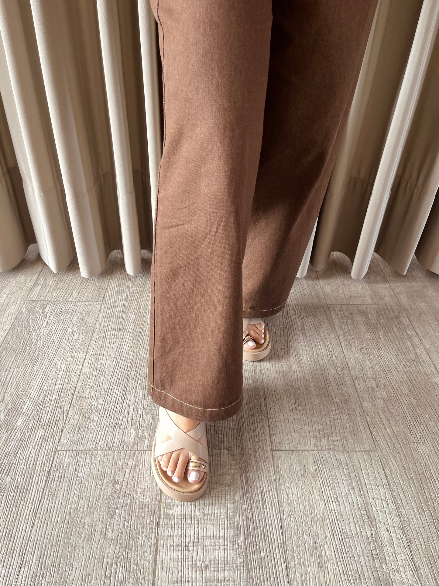 PLATAFORMA MALAVI 4.5CM ARENA APLIQUE COLOR ORO