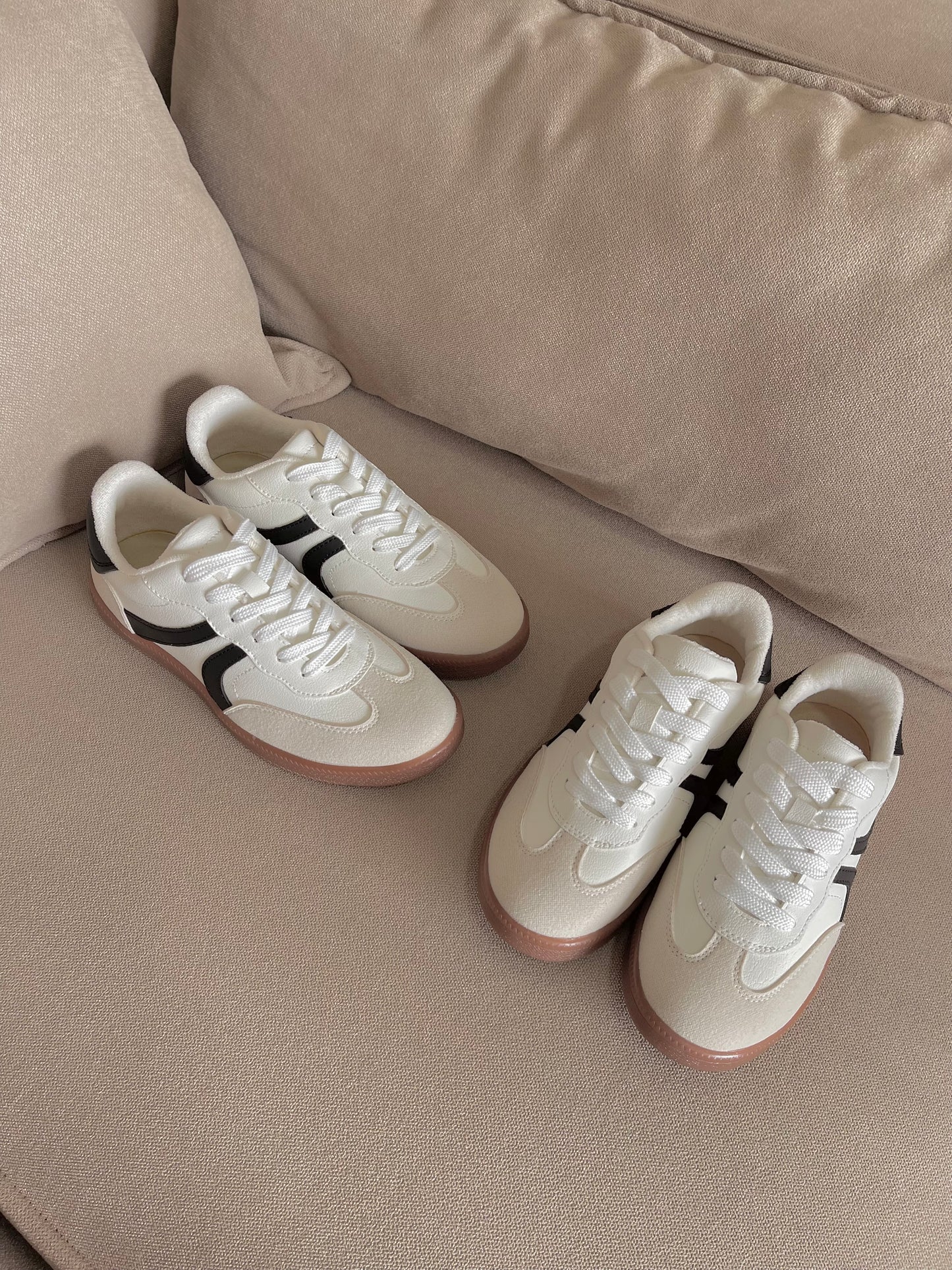 TENIS BALI MARFIL x NEGRO 2CM - ✩‧₊˚plantilla memory confort 🧽