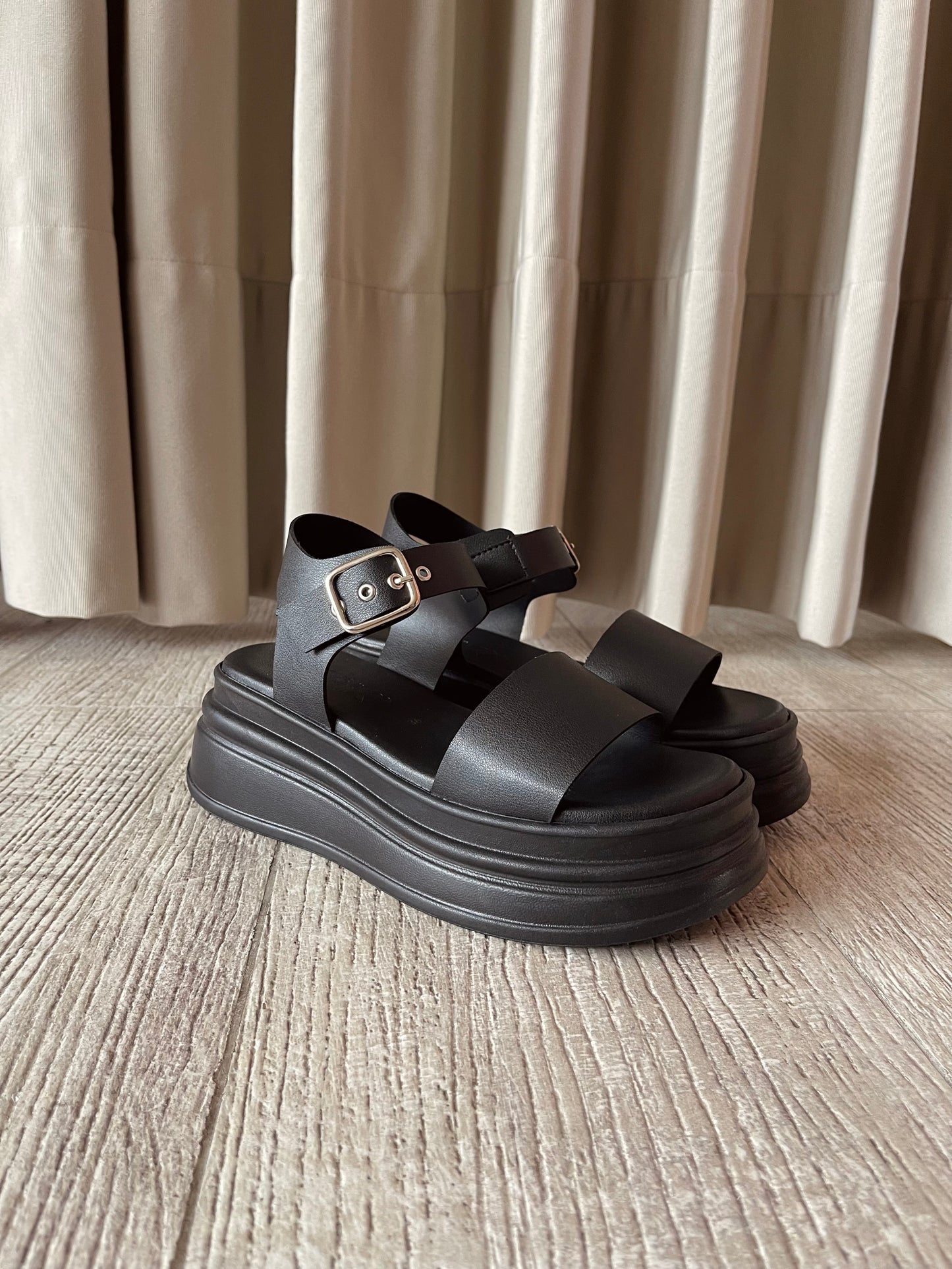PLATAFORMA ABUYA 6CM NEGRO