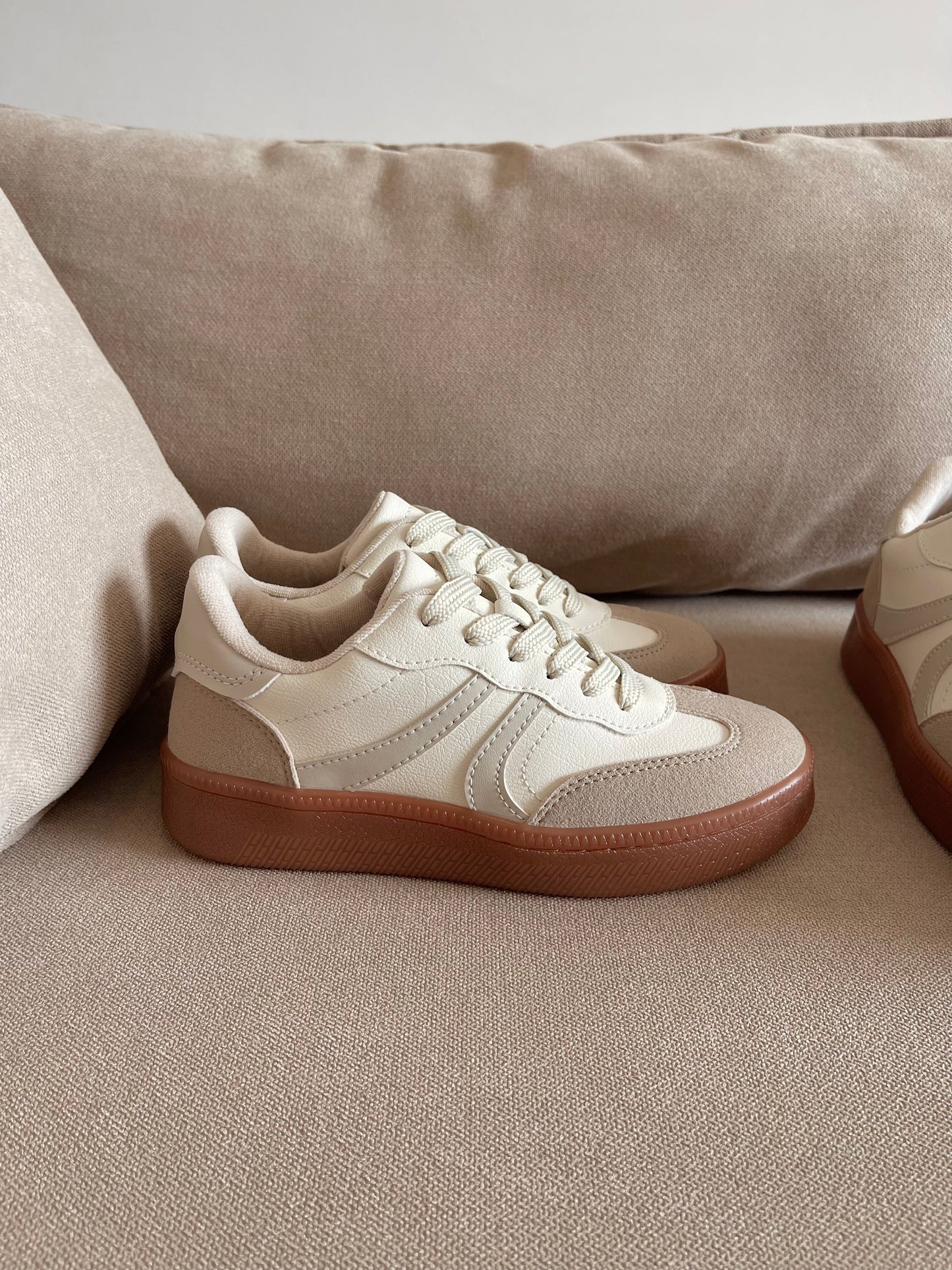 TENIS BALI VAINILLA x ALMENDRA 3CM-✩‧₊˚plantilla memory confort🧽