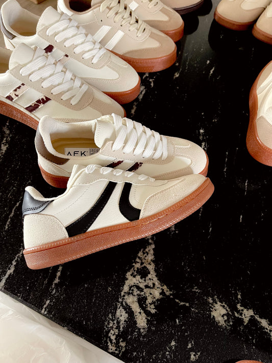 TENIS BALI MARFIL x NEGRO 2CM - ✩‧₊˚plantilla memory confort 🧽