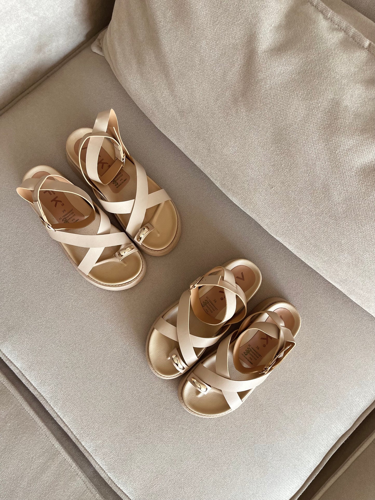 PLATAFORMA MALAVI 4.5CM ARENA APLIQUE COLOR ORO