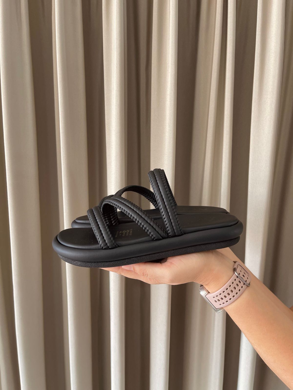 PLATAFORMA BENI 4CMS NEGRO